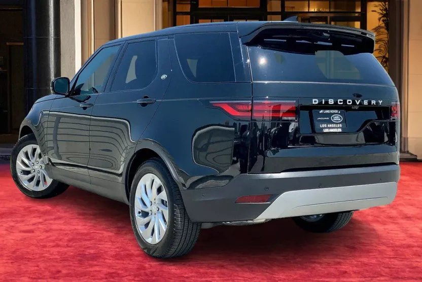 2025 Land Rover Discovery S photo 1
