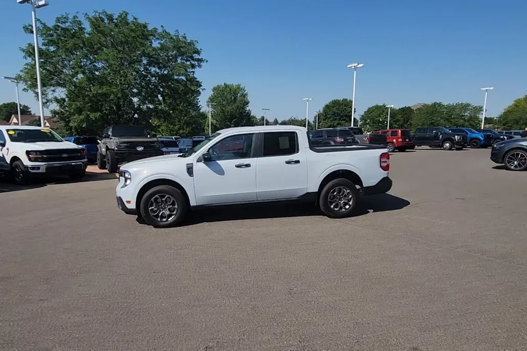 2025 Ford Maverick XLT photo 1