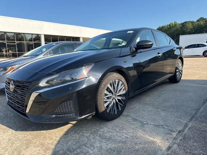 2024 Nissan Altima 2.5 SV photo 1