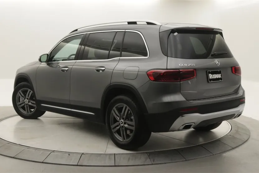 2026 Mercedes Benz GLB 250 photo 1