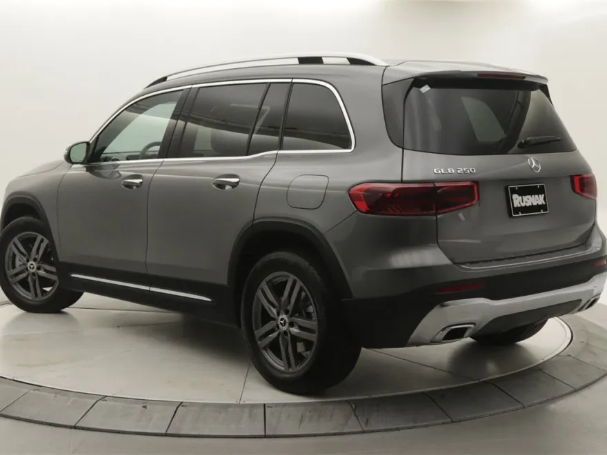 2026 Mercedes Benz GLB 250 photo 1