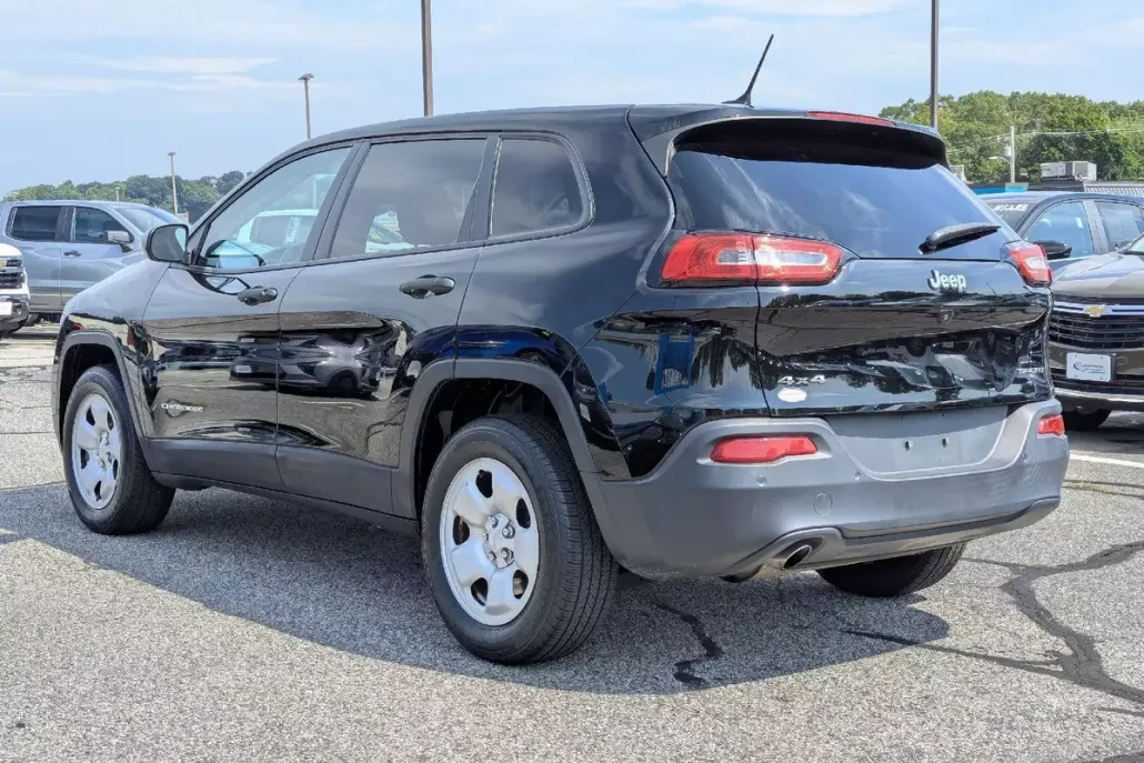 2017 Jeep Cherokee Sport photo 1