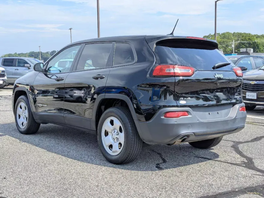 2017 Jeep Cherokee Sport photo 1