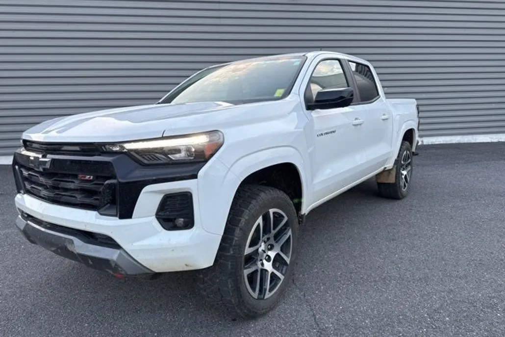 2024 Chevrolet Colorado Z71 photo 1