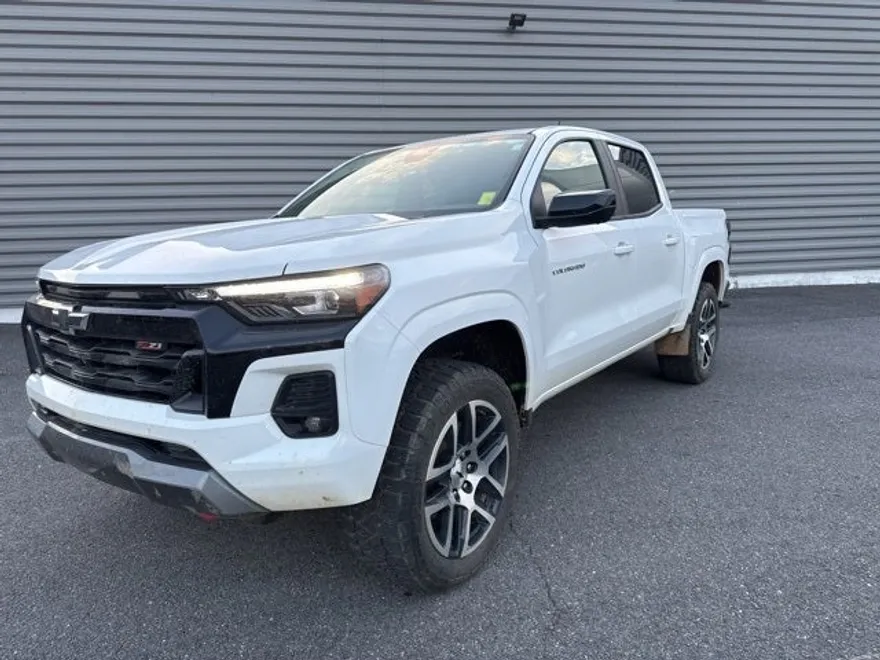 2024 Chevrolet Colorado Z71 photo 1