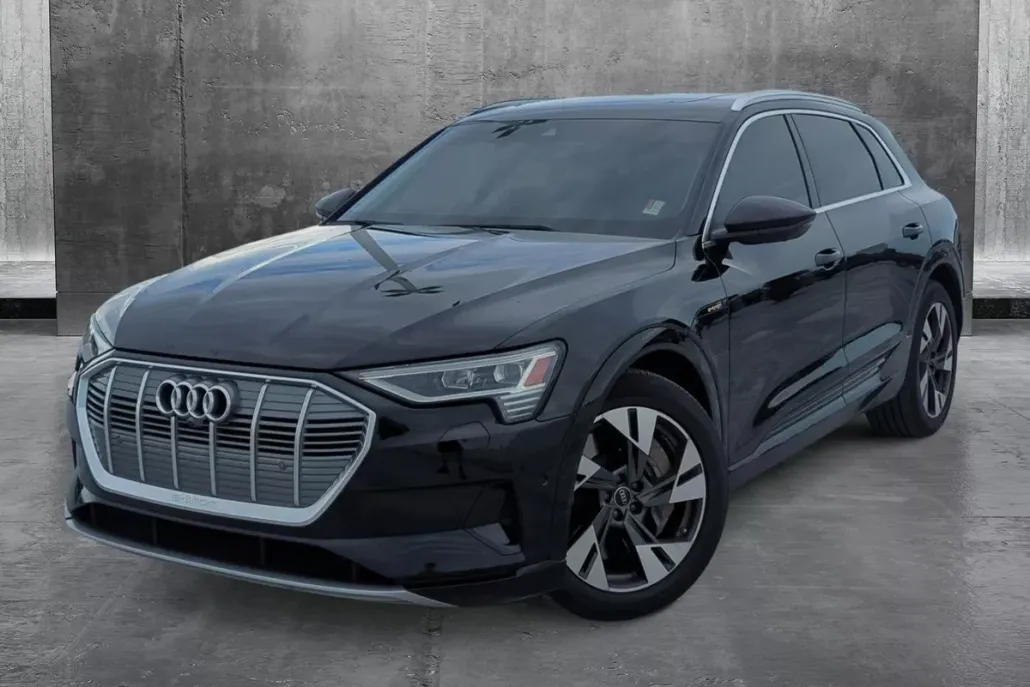 2023 Audi e-tron Premium Plus photo 1