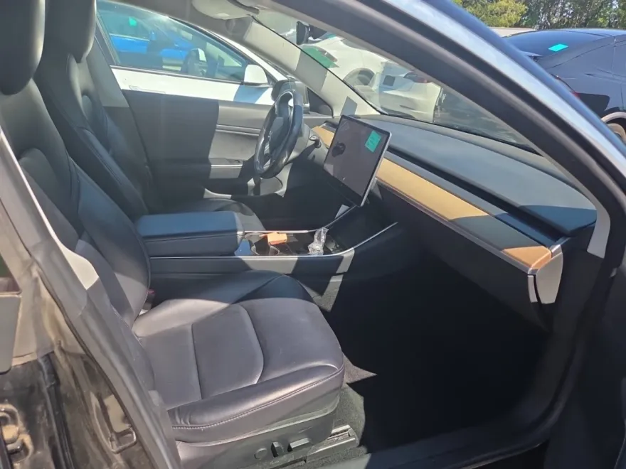 2018 Tesla Model 3 Long Range photo 1