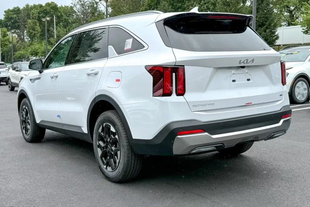 2026 Kia Sorento S photo 1
