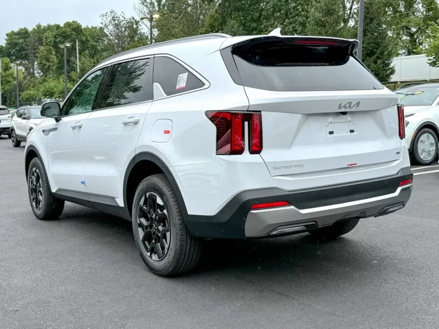 2026 Kia Sorento S photo 1