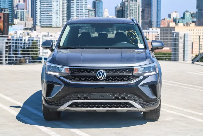2022 Volkswagen Taos SE photo 1