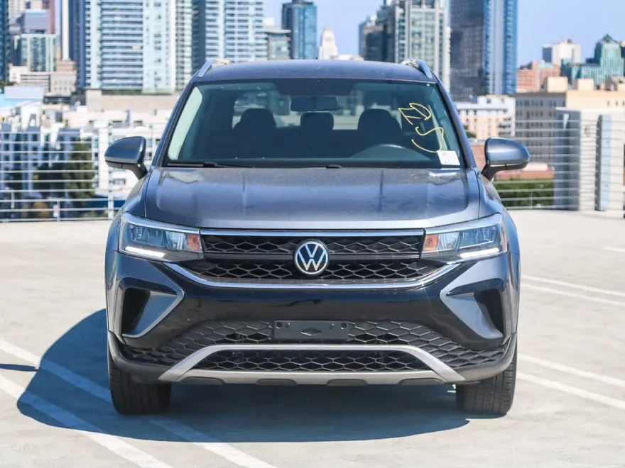 2022 Volkswagen Taos SE photo 1