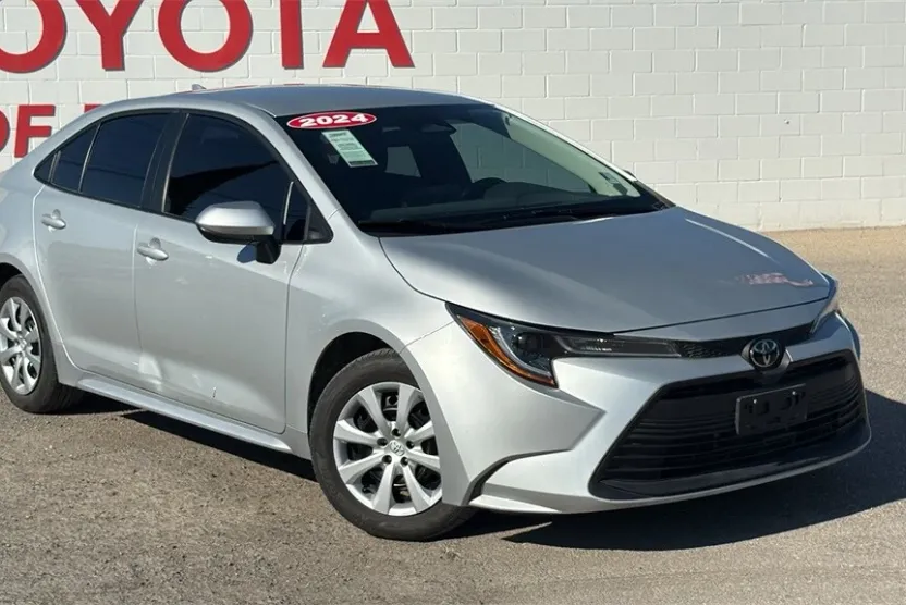 2024 Toyota Corolla LE photo 1