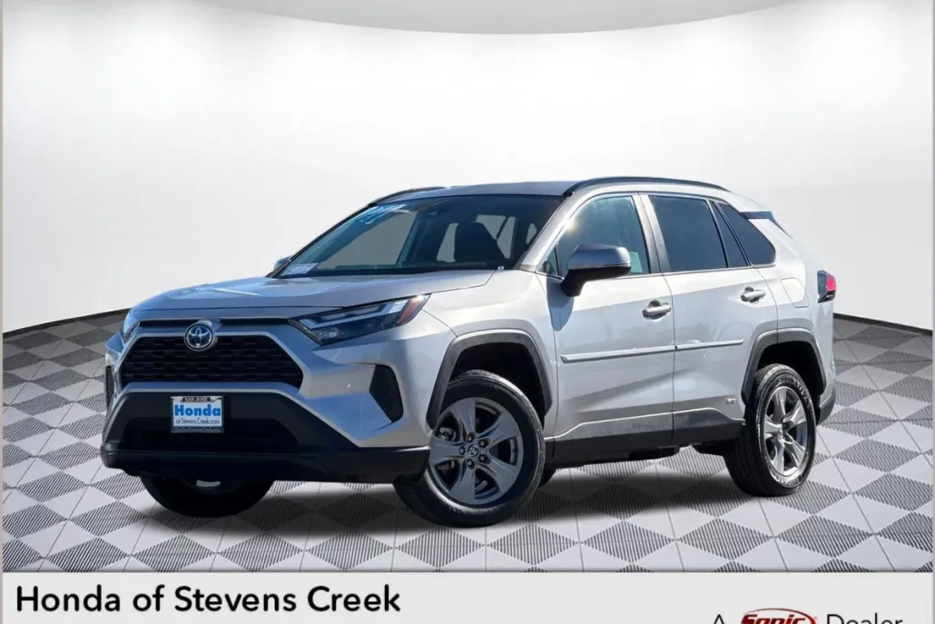 2023 Toyota RAV4 Hybrid LE photo 1
