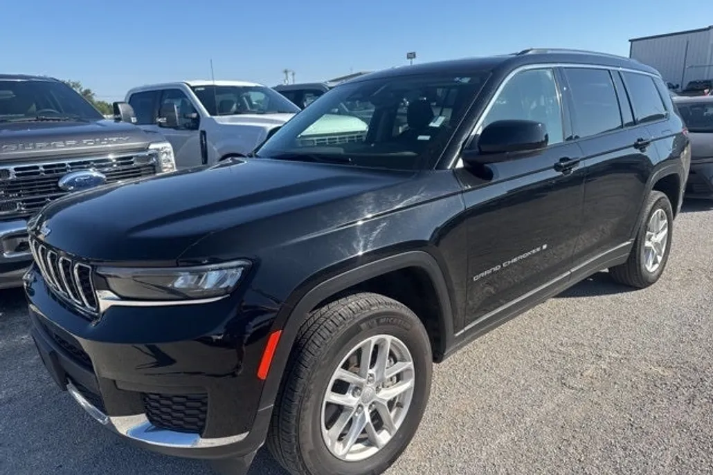 2023 Jeep Grand Cherokee Laredo photo 1