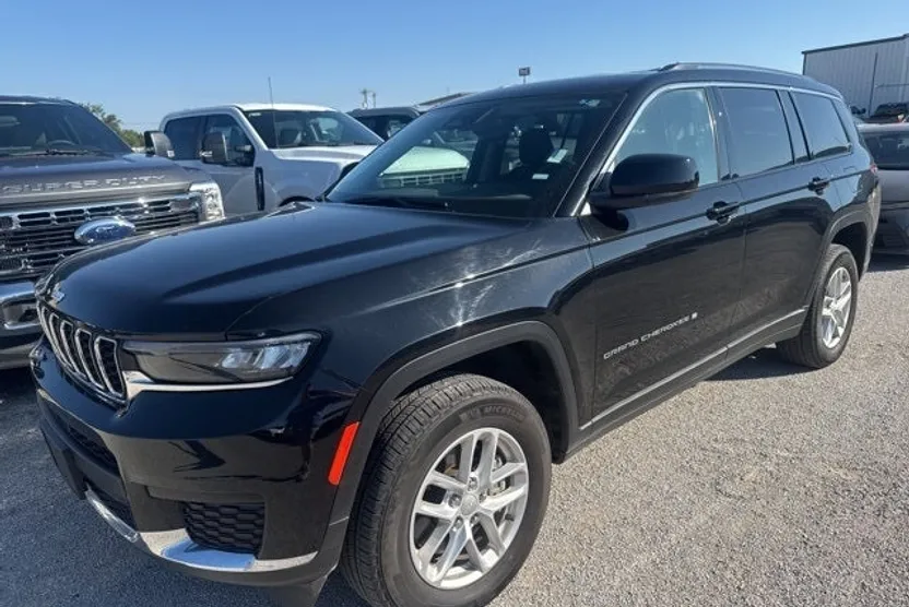 2023 Jeep Grand Cherokee Laredo photo 1