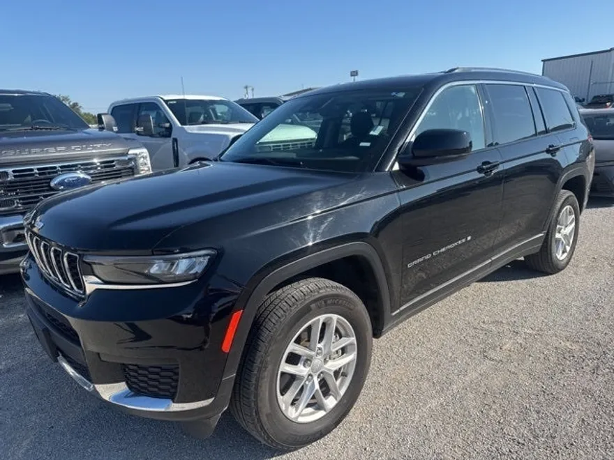 2023 Jeep Grand Cherokee Laredo photo 1