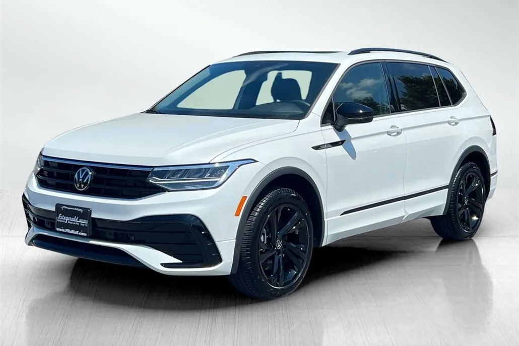 2024 Volkswagen Tiguan SE R-Line Black photo 1