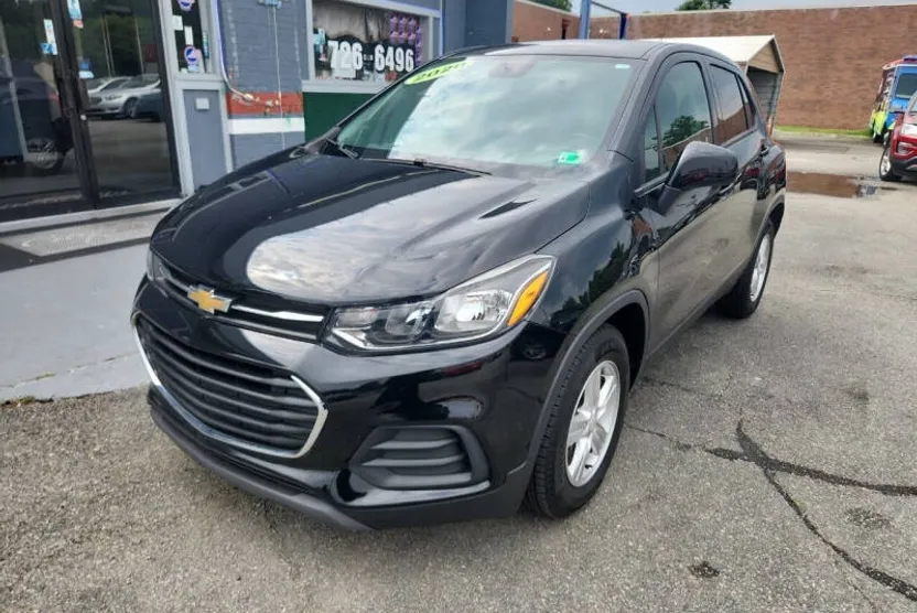 2020 Chevrolet Trax LS photo 1