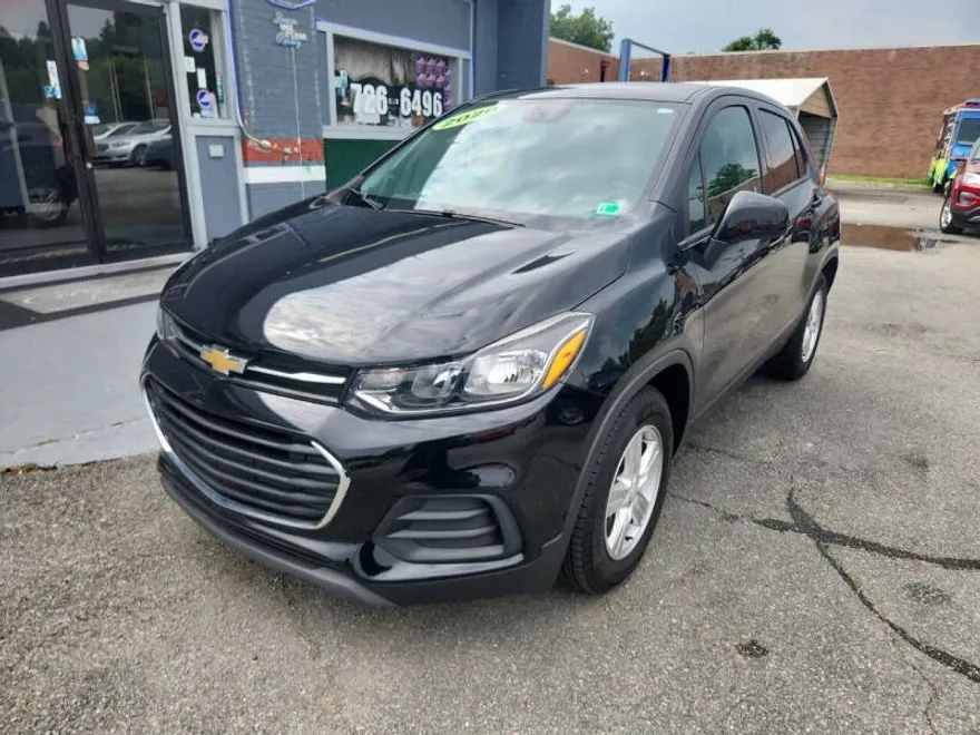 2020 Chevrolet Trax LS photo 1