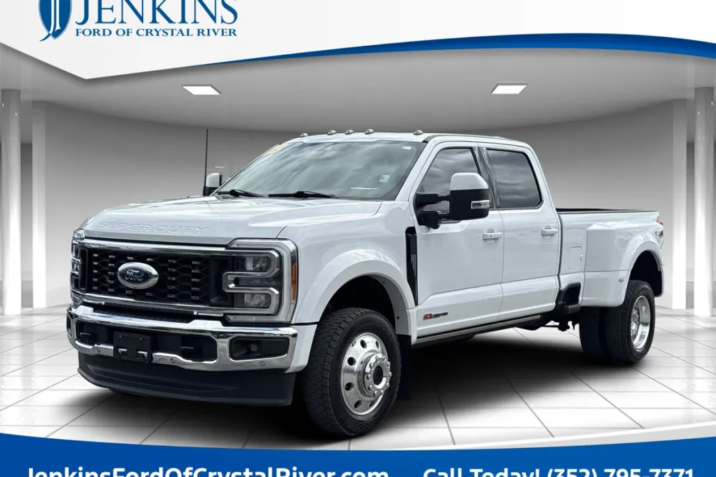 2023 Ford F-450 Lariat photo 1