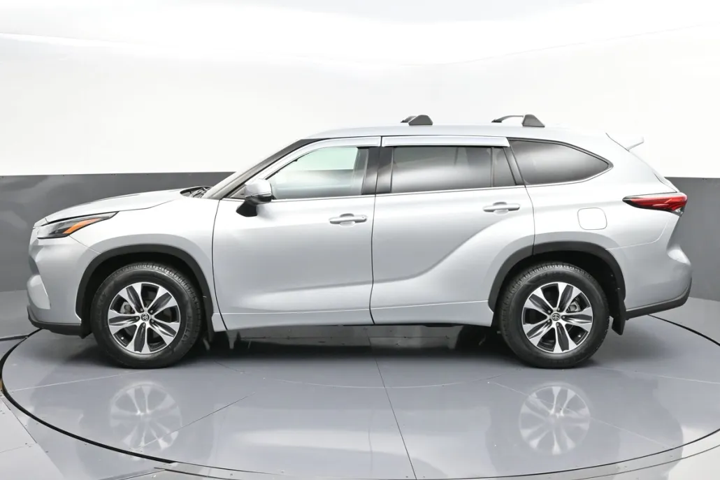 2022 Toyota Highlander XLE photo 1