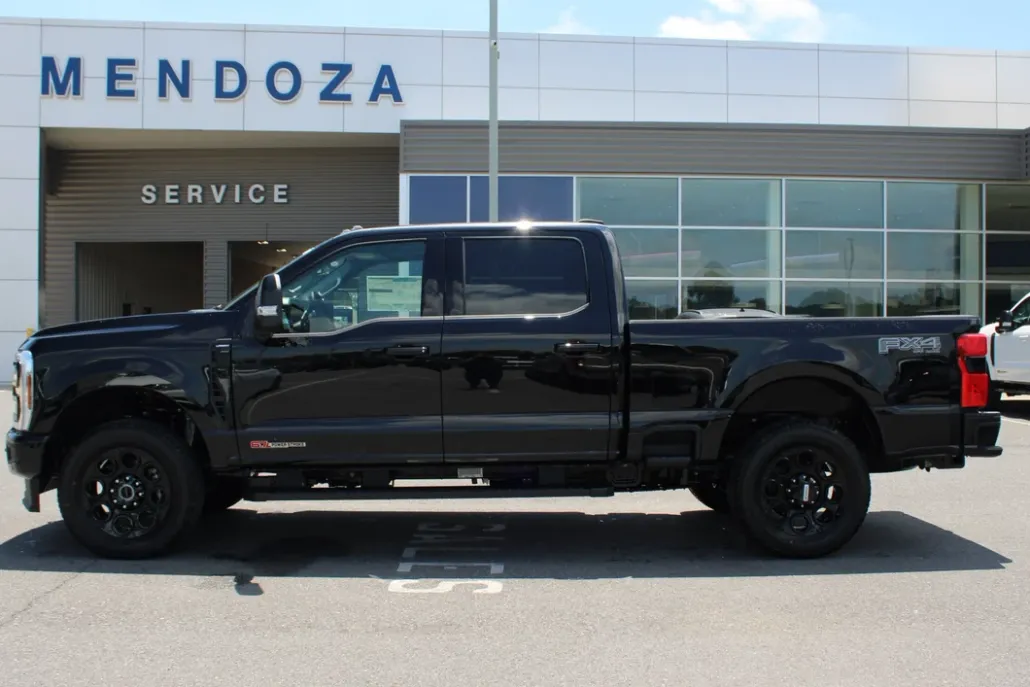 2025 Ford F-250 Lariat photo 1