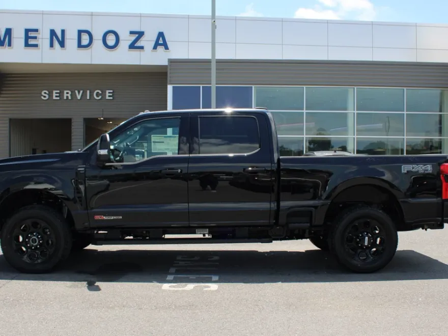 2025 Ford F-250 Lariat photo 1
