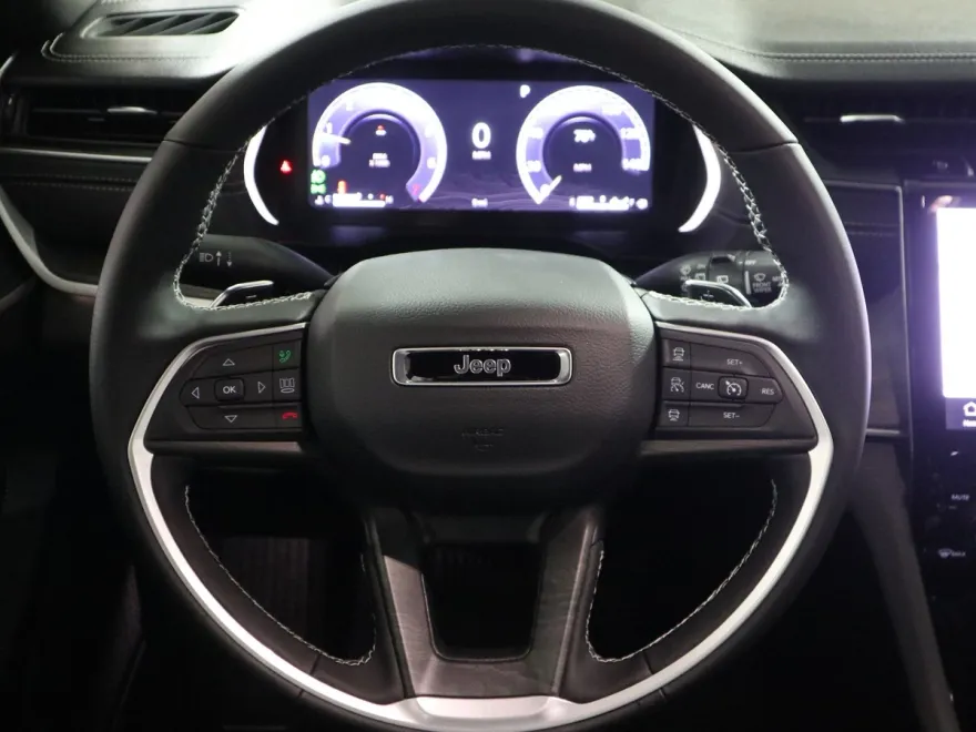 2025 Jeep Grand Cherokee Limited photo 17