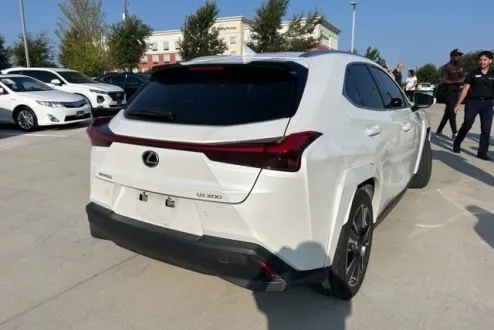 2022 Lexus UX 200 photo 3