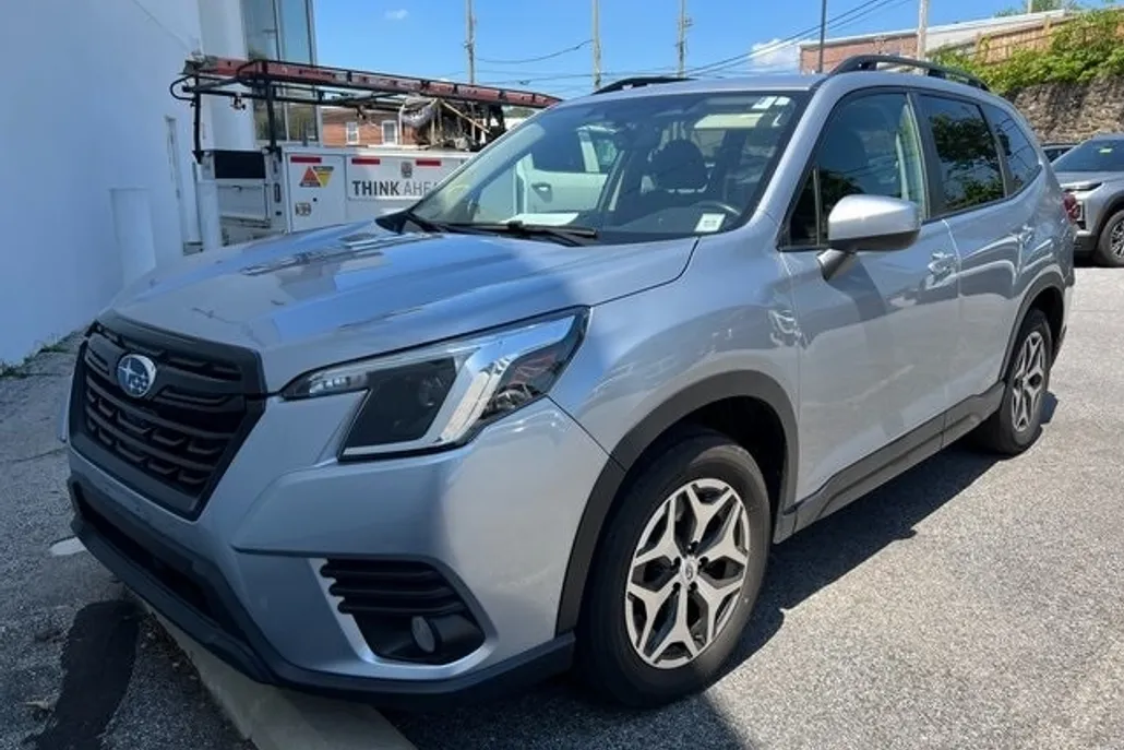 2022 Subaru Forester Premium photo 1
