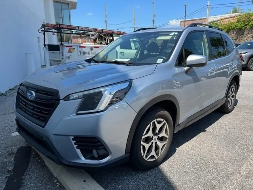 2022 Subaru Forester Premium photo 1