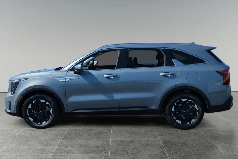 2024 Kia Sorento S photo 1