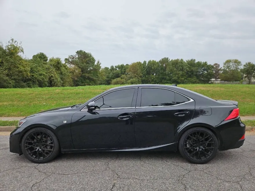 2017 Lexus IS 300 photo 1
