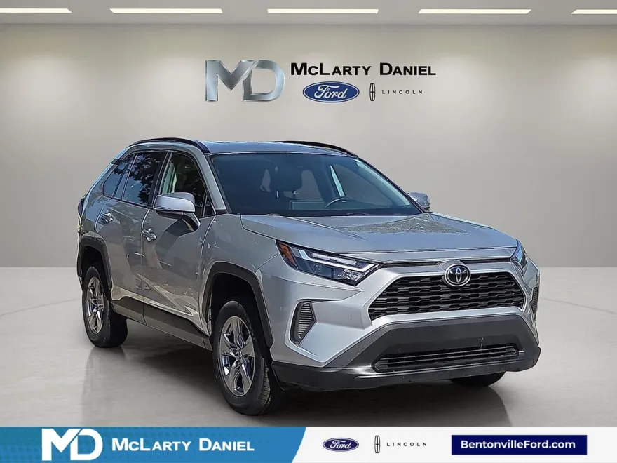2024 Toyota RAV4 XLE photo 1