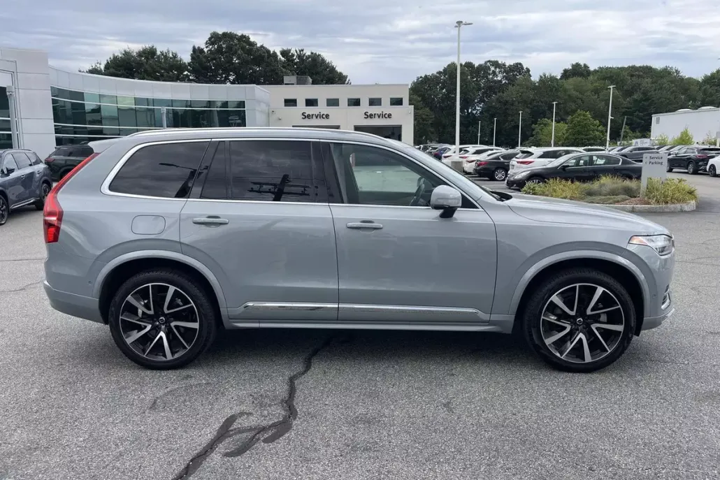 2024 Volvo XC90 B5 Plus photo 1