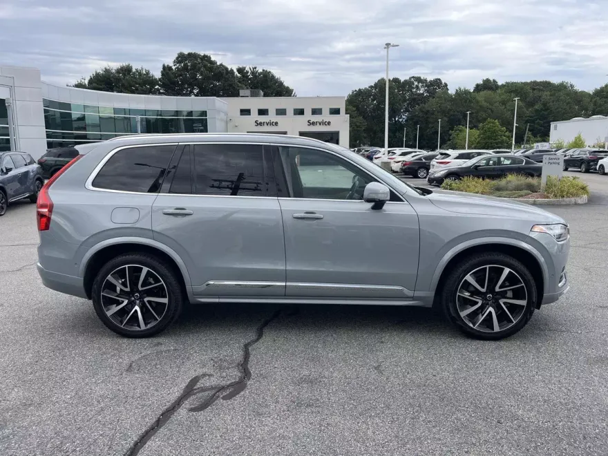 2024 Volvo XC90 B5 Plus photo 1