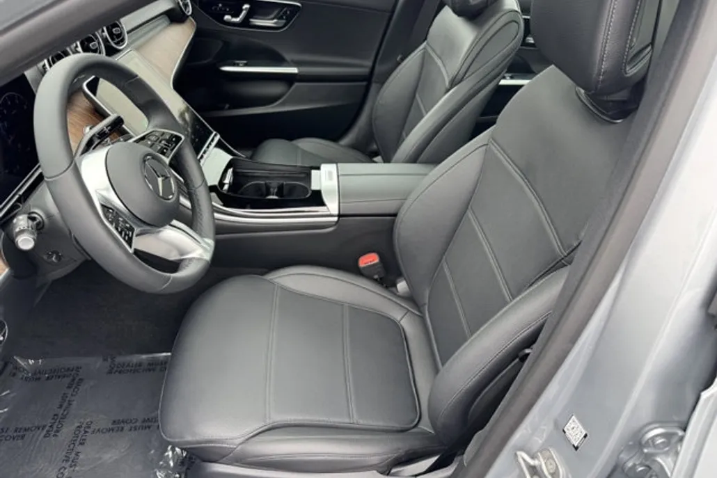 2025 Mercedes Benz C 300 4MATIC photo 1