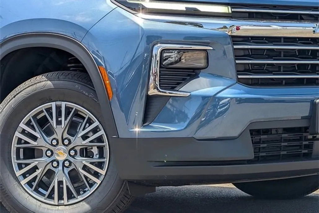 2025 Chevrolet Traverse photo 1