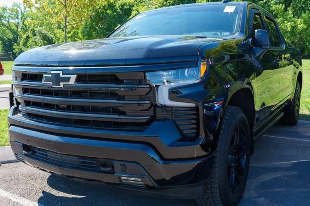 2025 Chevrolet Silverado 1500 High Country photo 1