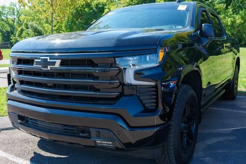 2025 Chevrolet Silverado 1500 High Country photo 1