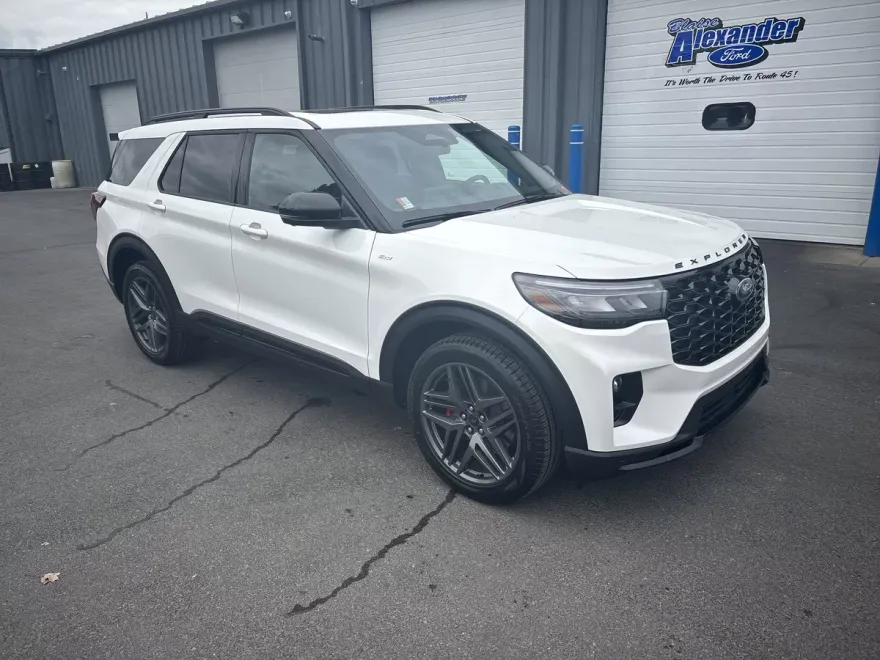 2025 Ford Explorer ST-Line photo 1