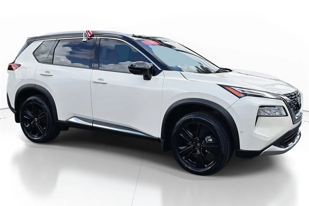 2023 Nissan Rogue Platinum photo 1