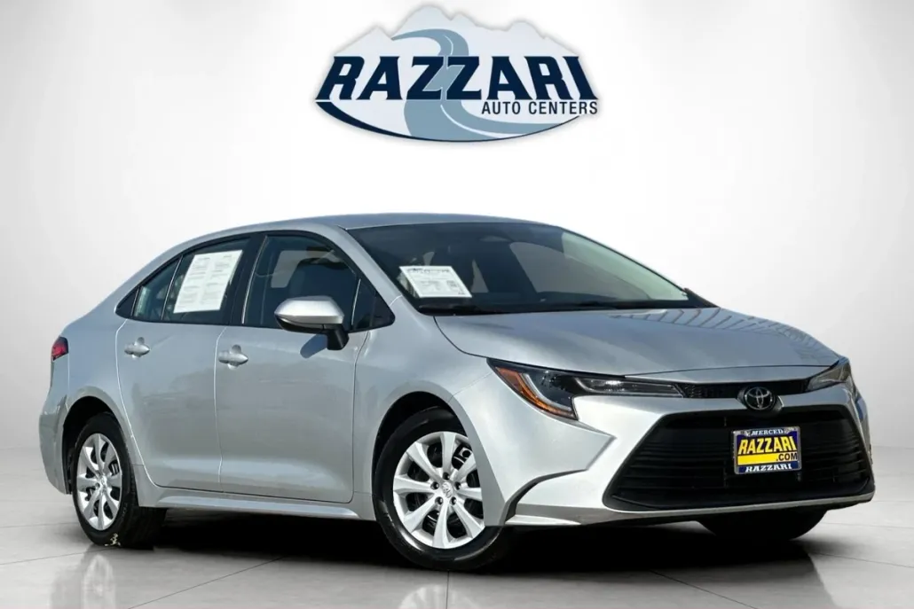 2024 Toyota Corolla LE photo 1