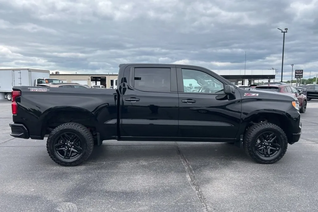 2024 Chevrolet Silverado 1500 LT Trail Boss photo 1