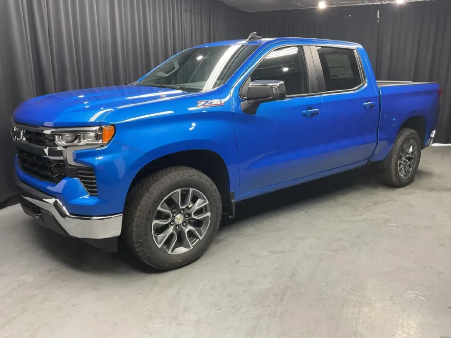 2026 Chevrolet Silverado 1500 LT photo 1