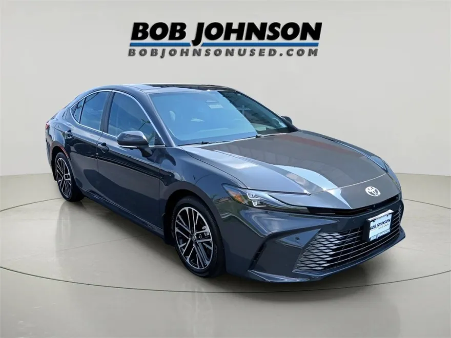 2025 Toyota Camry XLE photo 1