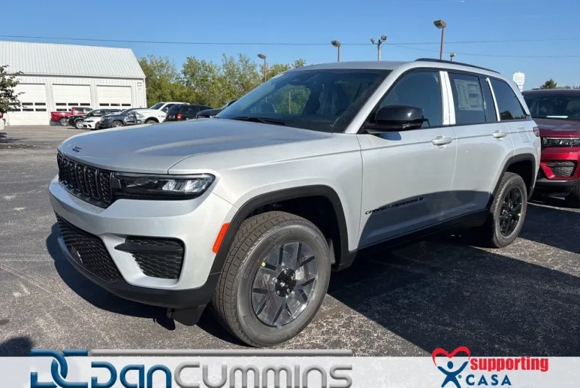 2025 Jeep Grand Cherokee Altitude photo 1