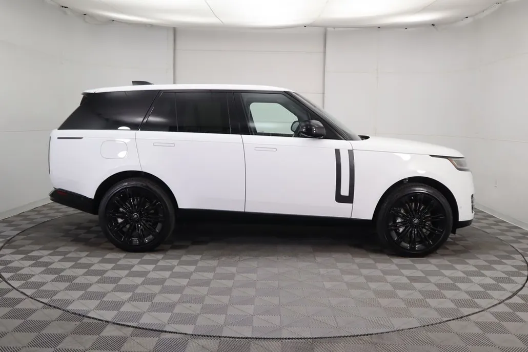 2025 Land Rover Range Rover SE photo 1