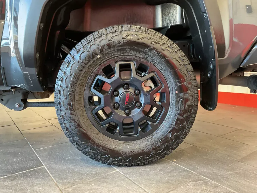 2024 Toyota Tacoma 4x4 TRD photo 1