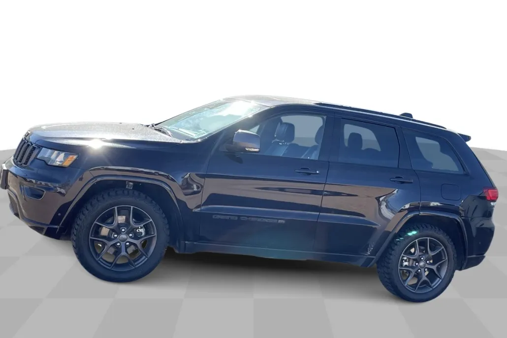 2021 Jeep Grand Cherokee Anniversary Edition photo 1